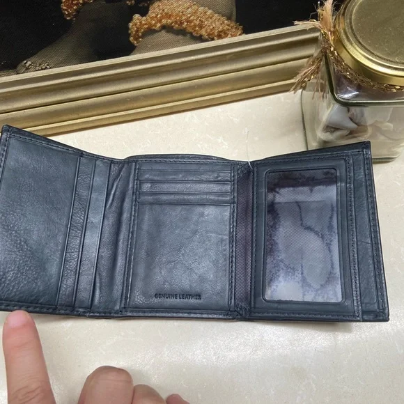 Calvin Klein Leather Wallet. UNISEX - Picture 7 of 8